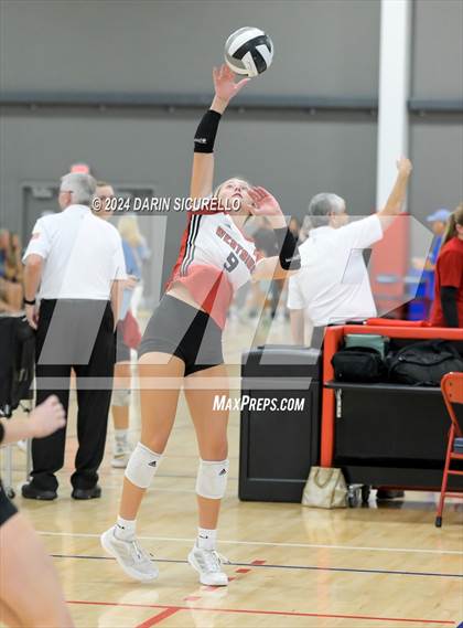 Thumbnail 2 in Omaha Westside vs. South Medford (Nike TOC Southwest) photogallery.