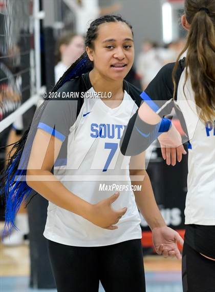 Thumbnail 1 in Omaha Westside vs. South Medford (Nike TOC Southwest) photogallery.
