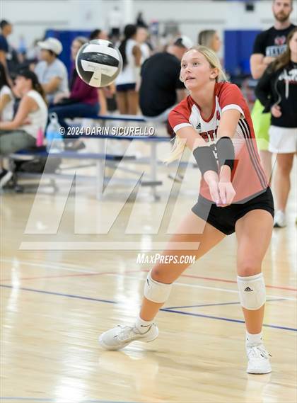 Thumbnail 1 in Omaha Westside vs. South Medford (Nike TOC Southwest) photogallery.