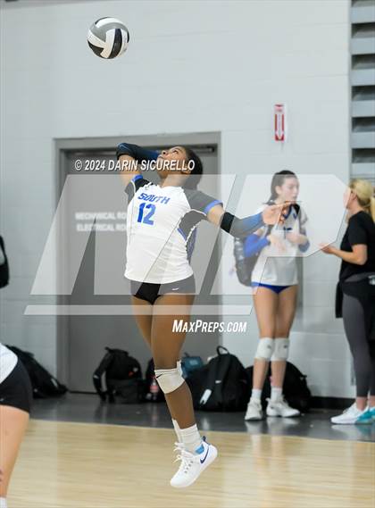 Thumbnail 2 in Omaha Westside vs. South Medford (Nike TOC Southwest) photogallery.
