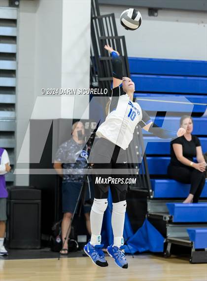 Thumbnail 2 in Omaha Westside vs. South Medford (Nike TOC Southwest) photogallery.