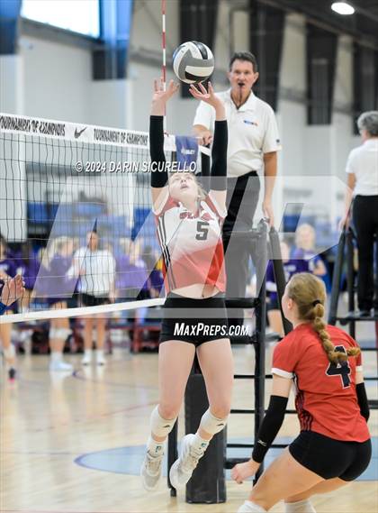 Thumbnail 1 in Omaha Westside vs. South Medford (Nike TOC Southwest) photogallery.