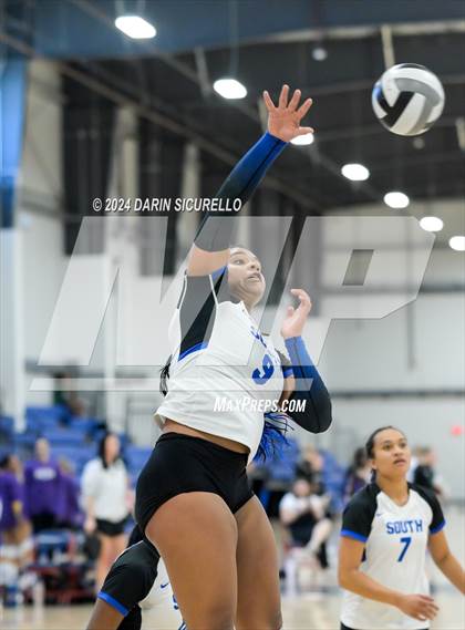Thumbnail 1 in Omaha Westside vs. South Medford (Nike TOC Southwest) photogallery.