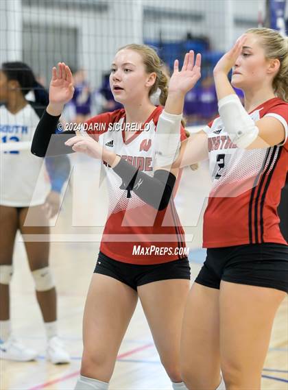 Thumbnail 3 in Omaha Westside vs. South Medford (Nike TOC Southwest) photogallery.
