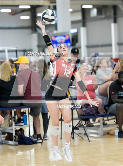 Thumbnail 2 in Omaha Westside vs. South Medford (Nike TOC Southwest) photogallery.