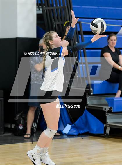Thumbnail 3 in Omaha Westside vs. South Medford (Nike TOC Southwest) photogallery.