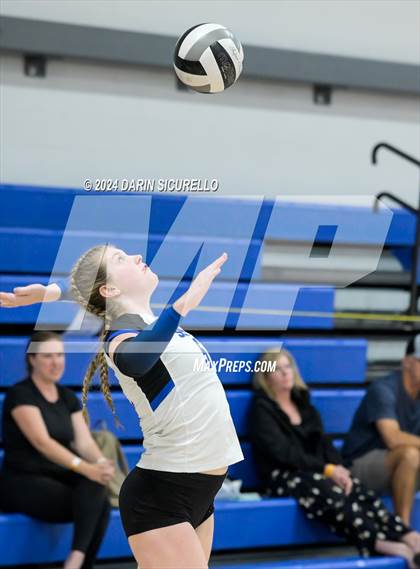 Thumbnail 1 in Omaha Westside vs. South Medford (Nike TOC Southwest) photogallery.