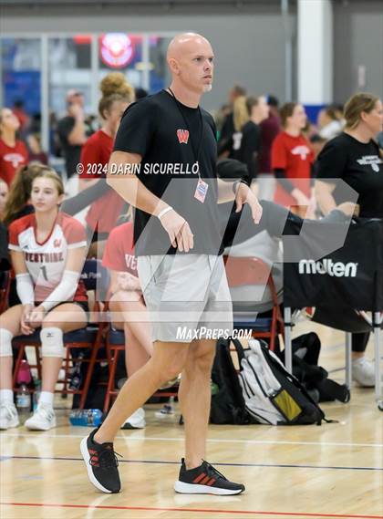 Thumbnail 2 in Omaha Westside vs. South Medford (Nike TOC Southwest) photogallery.