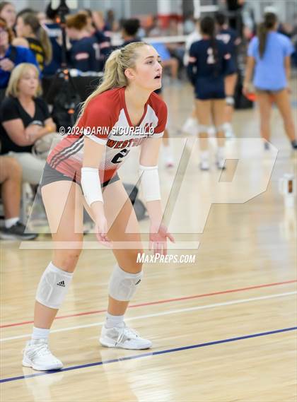 Thumbnail 3 in Omaha Westside vs. South Medford (Nike TOC Southwest) photogallery.