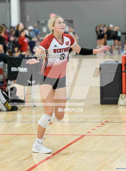 Thumbnail 3 in Omaha Westside vs. South Medford (Nike TOC Southwest) photogallery.