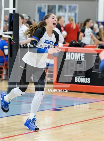 Thumbnail 2 in Omaha Westside vs. South Medford (Nike TOC Southwest) photogallery.