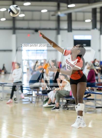 Thumbnail 2 in Omaha Westside vs. South Medford (Nike TOC Southwest) photogallery.