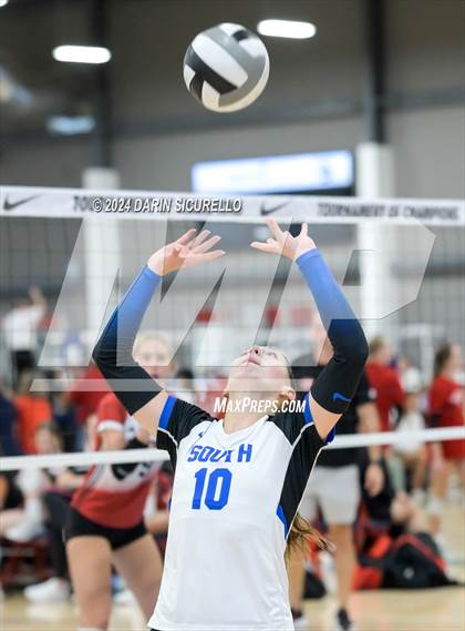 Thumbnail 1 in Omaha Westside vs. South Medford (Nike TOC Southwest) photogallery.