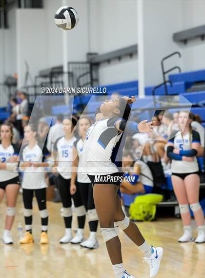 Thumbnail 3 in Omaha Westside vs. South Medford (Nike TOC Southwest) photogallery.