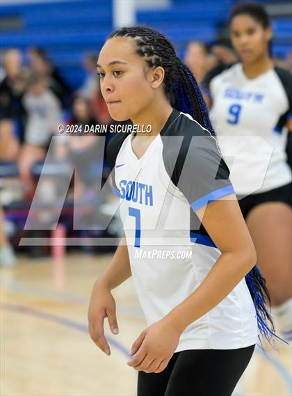 Thumbnail 3 in Omaha Westside vs. South Medford (Nike TOC Southwest) photogallery.