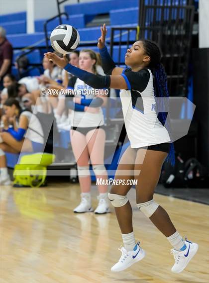 Thumbnail 2 in Omaha Westside vs. South Medford (Nike TOC Southwest) photogallery.