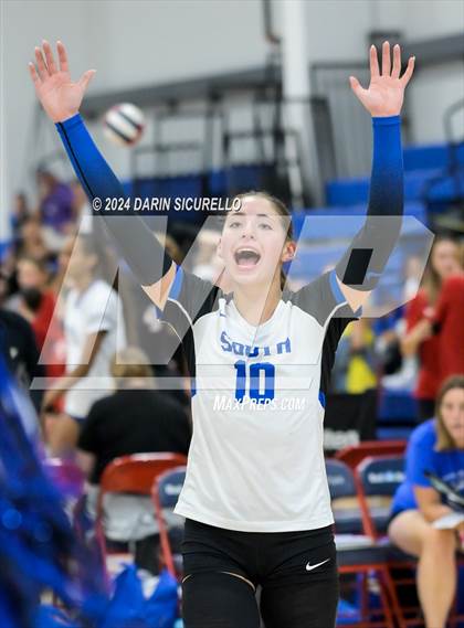 Thumbnail 2 in Omaha Westside vs. South Medford (Nike TOC Southwest) photogallery.