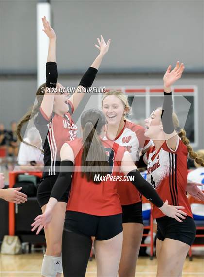 Thumbnail 1 in Omaha Westside vs. South Medford (Nike TOC Southwest) photogallery.