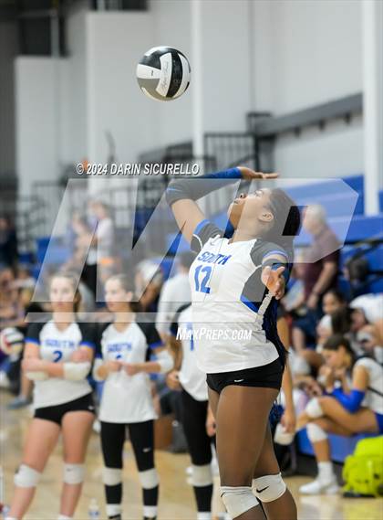 Thumbnail 2 in Omaha Westside vs. South Medford (Nike TOC Southwest) photogallery.