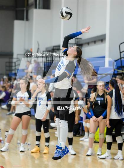 Thumbnail 3 in Omaha Westside vs. South Medford (Nike TOC Southwest) photogallery.