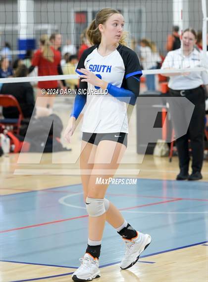 Thumbnail 3 in Omaha Westside vs. South Medford (Nike TOC Southwest) photogallery.