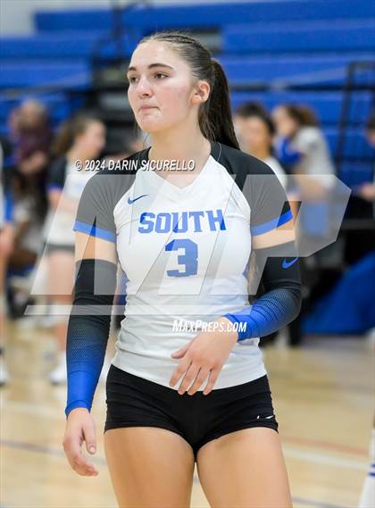 Thumbnail 2 in Omaha Westside vs. South Medford (Nike TOC Southwest) photogallery.