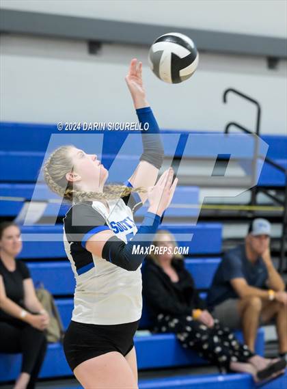 Thumbnail 1 in Omaha Westside vs. South Medford (Nike TOC Southwest) photogallery.