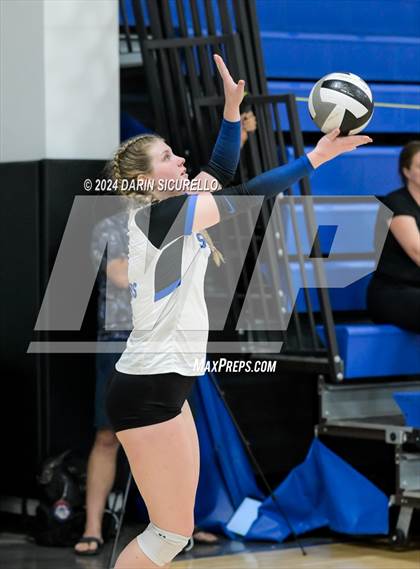 Thumbnail 3 in Omaha Westside vs. South Medford (Nike TOC Southwest) photogallery.