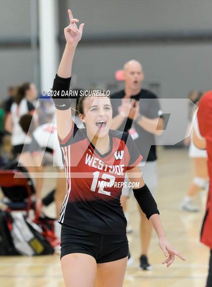 Thumbnail 3 in Omaha Westside vs. South Medford (Nike TOC Southwest) photogallery.