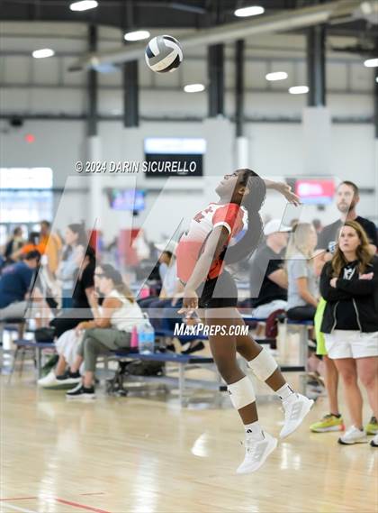 Thumbnail 1 in Omaha Westside vs. South Medford (Nike TOC Southwest) photogallery.