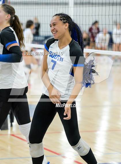 Thumbnail 2 in Omaha Westside vs. South Medford (Nike TOC Southwest) photogallery.