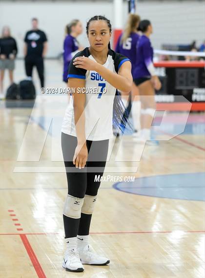 Thumbnail 3 in Omaha Westside vs. South Medford (Nike TOC Southwest) photogallery.