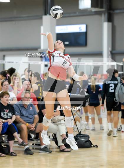 Thumbnail 2 in Omaha Westside vs. South Medford (Nike TOC Southwest) photogallery.