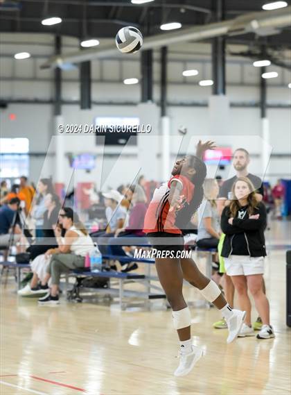 Thumbnail 3 in Omaha Westside vs. South Medford (Nike TOC Southwest) photogallery.