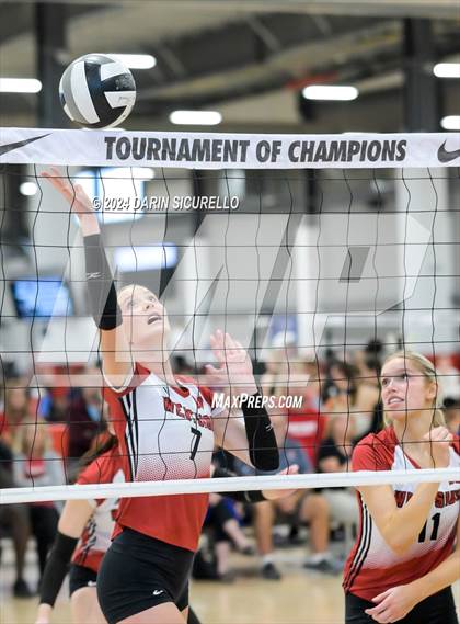 Thumbnail 1 in Omaha Westside vs. South Medford (Nike TOC Southwest) photogallery.