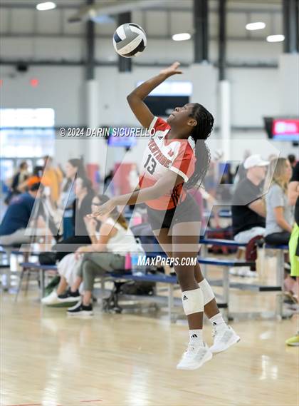 Thumbnail 3 in Omaha Westside vs. South Medford (Nike TOC Southwest) photogallery.