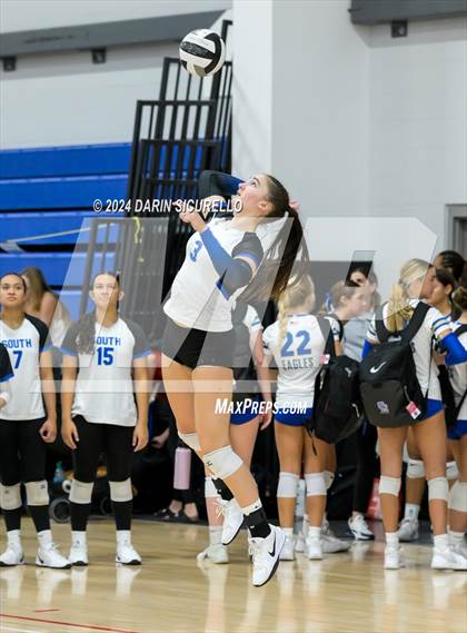 Thumbnail 3 in Omaha Westside vs. South Medford (Nike TOC Southwest) photogallery.