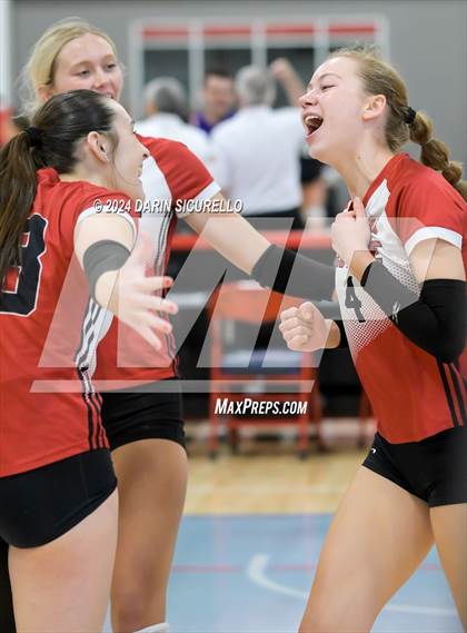 Thumbnail 3 in Omaha Westside vs. South Medford (Nike TOC Southwest) photogallery.