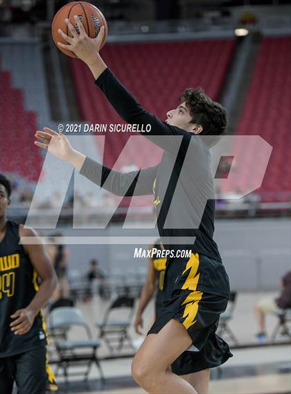 Thumbnail 2 in Bishop O'Dowd vs  Strake Jesuit (Section 7 Arizona Tournament) photogallery.