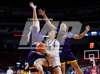 Thumbnail 1 in Lincoln Southwest vs. Bellevue West (NSAA Class A Semifinal) photogallery.