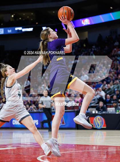Thumbnail 2 in Lincoln Southwest vs. Bellevue West (NSAA Class A Semifinal) photogallery.