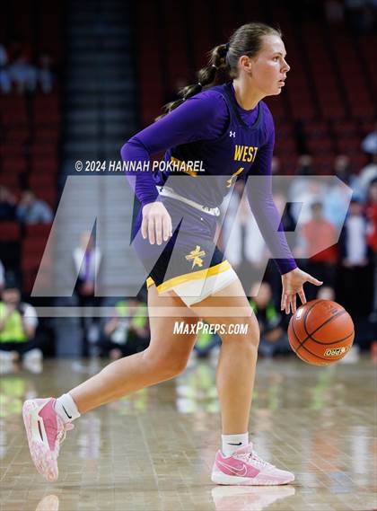 Thumbnail 1 in Lincoln Southwest vs. Bellevue West (NSAA Class A Semifinal) photogallery.