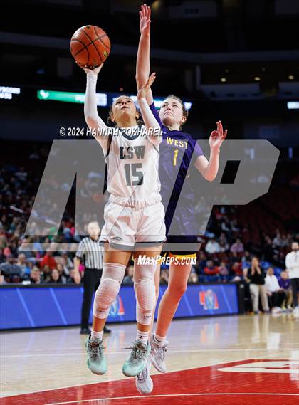 Thumbnail 2 in Lincoln Southwest vs. Bellevue West (NSAA Class A Semifinal) photogallery.