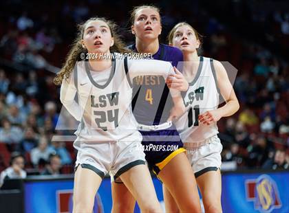 Thumbnail 2 in Lincoln Southwest vs. Bellevue West (NSAA Class A Semifinal) photogallery.