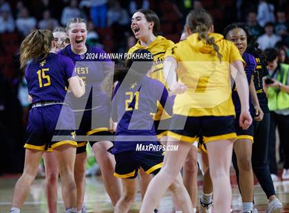 Thumbnail 3 in Lincoln Southwest vs. Bellevue West (NSAA Class A Semifinal) photogallery.