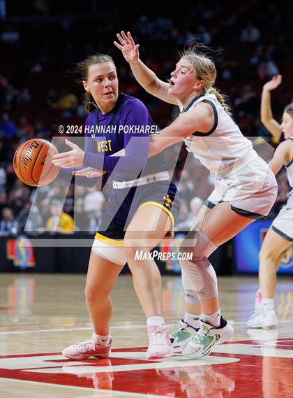 Thumbnail 2 in Lincoln Southwest vs. Bellevue West (NSAA Class A Semifinal) photogallery.