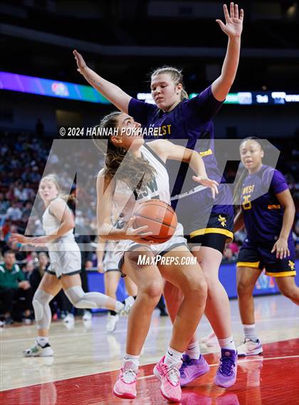 Thumbnail 2 in Lincoln Southwest vs. Bellevue West (NSAA Class A Semifinal) photogallery.