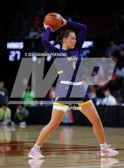 Thumbnail 2 in Lincoln Southwest vs. Bellevue West (NSAA Class A Semifinal) photogallery.