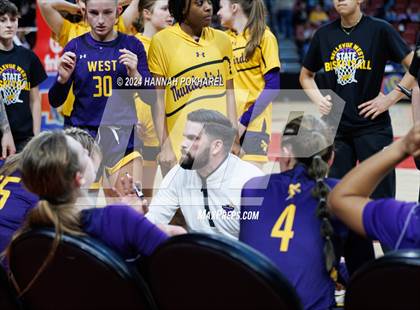 Thumbnail 1 in Lincoln Southwest vs. Bellevue West (NSAA Class A Semifinal) photogallery.