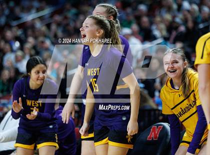 Thumbnail 1 in Lincoln Southwest vs. Bellevue West (NSAA Class A Semifinal) photogallery.